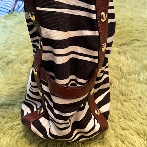 Michael Kors Shoulder Bag Canvas Leather Zebra Animal Print Gold Chain - Picture 5 of 10